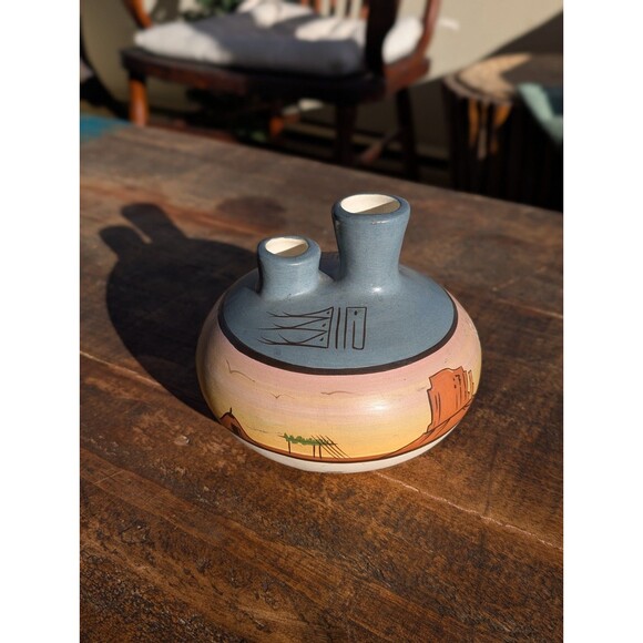 Native American Pottery Vase Hand-Painted & Signed | Vintage | Southwest - Picture 6 of 7